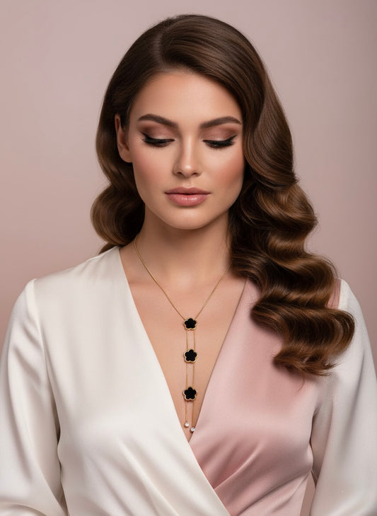 Black Clover Long Necklace – Timeless Elegance in Every Detail