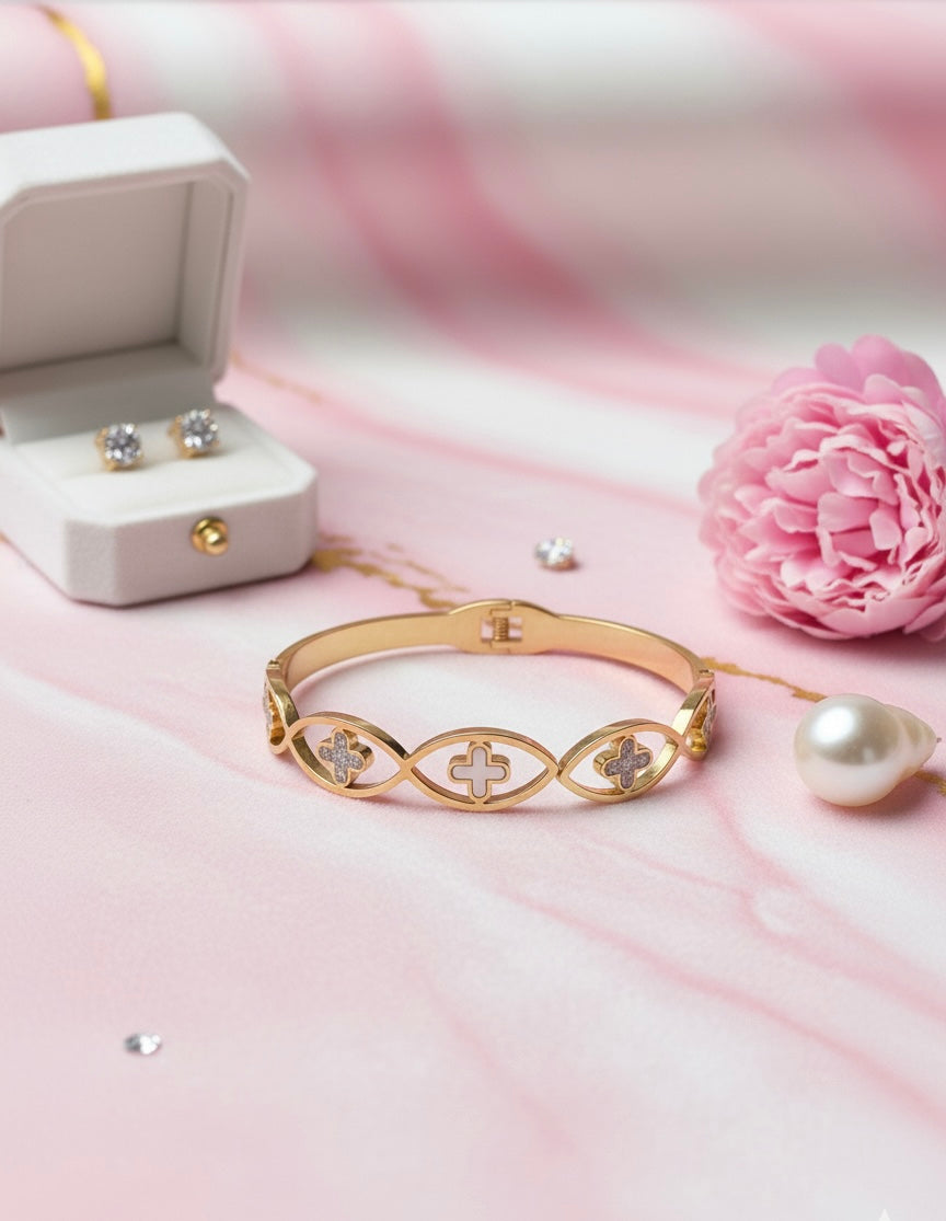 Diamond Cut Clover Bangle Bracelet – Luxury Gold Finish