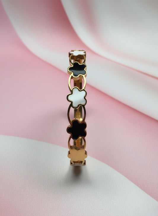 Black & White Clover Bangle Bracelet – Luxury Gold Finish