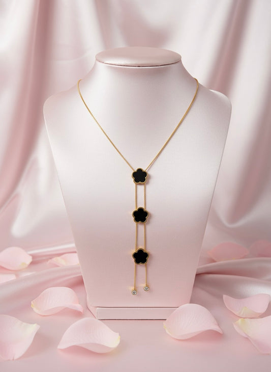 Black Clover Long Necklace – Timeless Elegance in Every Detail