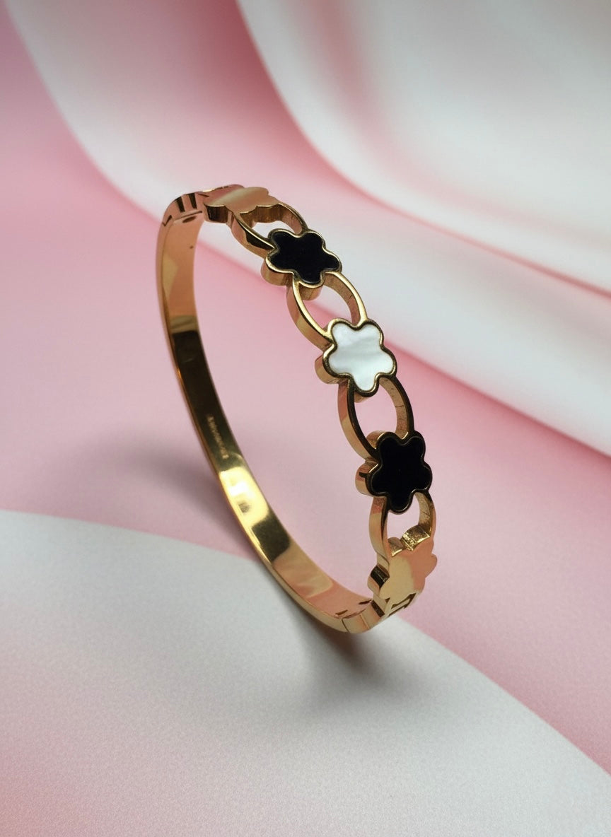 Black & White Clover Bangle Bracelet – Luxury Gold Finish