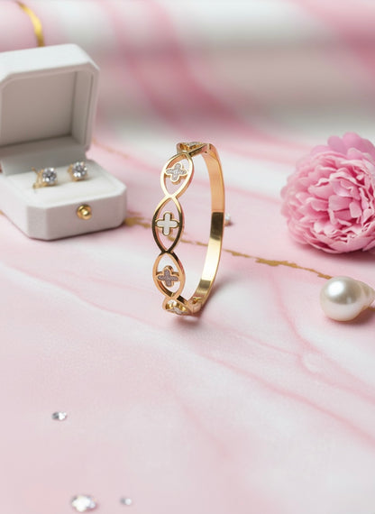 Diamond Cut Clover Bangle Bracelet – Luxury Gold Finish